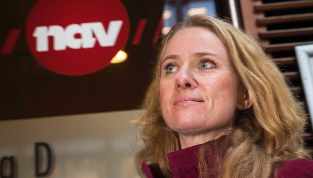 Arbeids- og sosialminister Anniken Hauglie dro til Drammen for å lære hvordan NAV praktiserte aktivitetsplikt for unge på sosialhjelp. Hun ble inspirert. Fra 1. januar må alle norske kommuner gjøre som Drammen, kreve at arbeidsføre ungdommer jobber for pengene. (Foto: Hallgeir Vågenes, VG/NTB scanpix) Arbeids- og sosialminister Anniken Hauglie dro til Drammen for å lære hvordan NAV praktiserte aktivitetsplikt for unge på sosialhjelp. Hun ble inspirert. Fra 1. januar må alle norske kommuner gjøre som Drammen, kreve at arbeidsføre ungdommer jobber for pengene. (Foto: Hallgeir Vågenes, VG/NTB scanpix)