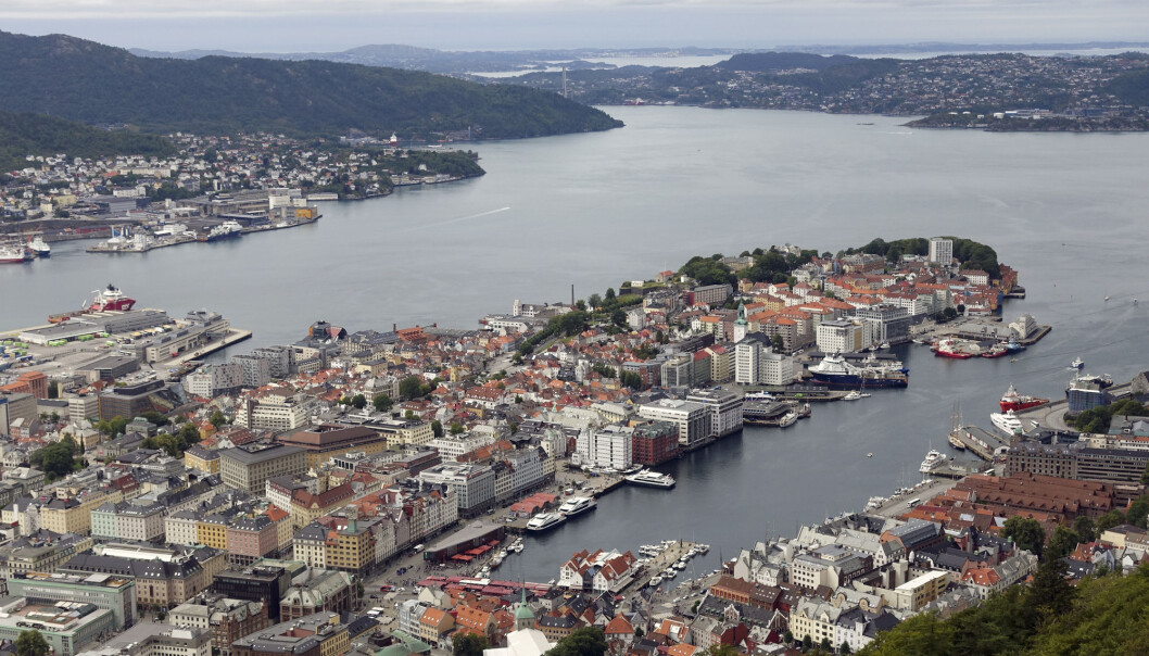 Universitetet i Bergen og Telia beklager overfor universitetsansatte som fikk feil SIM-kort og dermed andre kollegers private telefonsamtaler og SMS. (Foto: Marianne Løvland / NTB scanpix) Universitetet i Bergen og Telia beklager overfor universitetsansatte som fikk feil SIM-kort og dermed andre kollegers private telefonsamtaler og SMS. (Foto: Marianne Løvland / NTB scanpix)