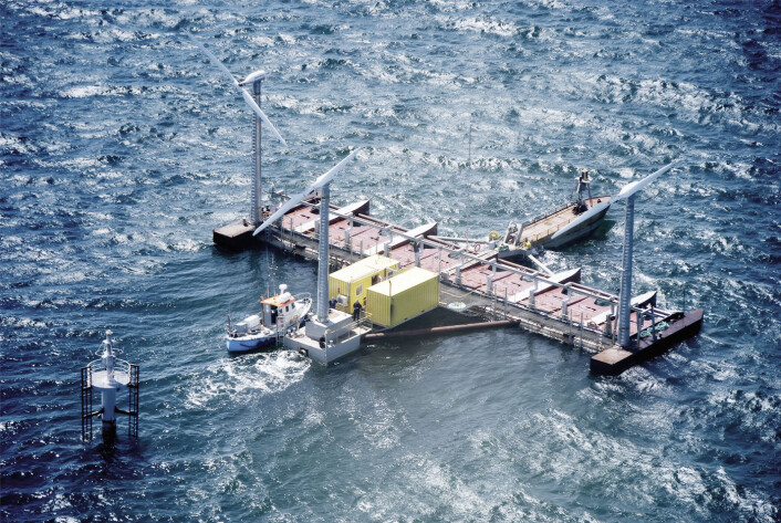 Flytende plattformer med både vindmøller og bølgeenergianlegg kan være veien fram. (Foto: Floating Power Plant) Flytende plattformer med både vindmøller og bølgeenergianlegg kan være veien fram. (Foto: Floating Power Plant)