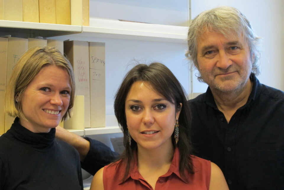 Alessandra Biancolillo i midten, med forskerne Tormod Næs og Ingrid Måge på hver sin side. De har veiledet henne i doktorgradsarbeidet. (Foto: Nofima)