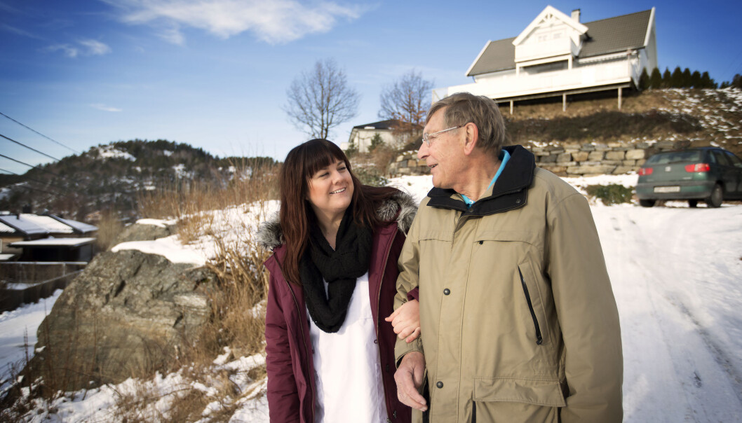 Sykepleierne lærer mer om eldres helse i utdanningen sin enn de som skal bli fysioterapeuter og sosionomer. (Illustrasjonsfoto: Martin Lundsvoll / Aldring og helse) Sykepleierne lærer mer om eldres helse i utdanningen sin enn de som skal bli fysioterapeuter og sosionomer. (Illustrasjonsfoto: Martin Lundsvoll / Aldring og helse)