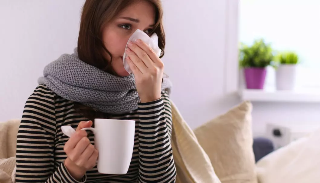 Det skader ikke å drikke noen ekstra kopper te for å lindre halsvondt. Men hvis du ikke har feber, trenger du ikke drikke mer enn vanlig når du har luftveisinfeksjon. (Foto: Shutterstock / NTB scanpix)