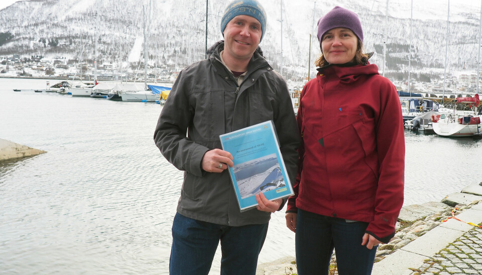 Stephen Hudson er medforforfatter i MOSJ-rapporten om klimaendringene på Svalbard og Therese Sigurdsen er MOSJ-koordinator, begge arbeider ved Norsk Polarinstitutt. 
(Foto: Elin Vinje Jenssen / Norsk Polarinstitutt)