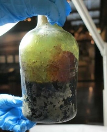 Ølflaskene har ligget trygg på havets bunn, og det er blant annet derfor forskerne har kunnet hente ut gjærcellene. (Foto: Queen Victoria Museum)
