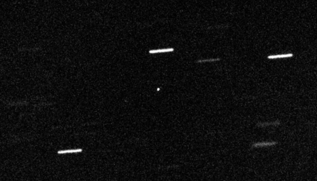 Et faktisk bilde av 'Oumuamua, som er prikken i midten av bildet. (Bilde: NASA)