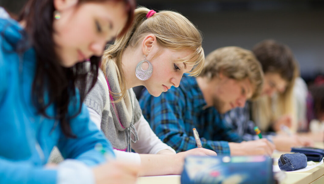 Hele 22 prosent av de 1261 jentene som deltok, svarer at de sliter med betydelige emosjonelle vansker. (Foto: Shutterstock / NTB scanpix) Hele 22 prosent av de 1261 jentene som deltok, svarer at de sliter med betydelige emosjonelle vansker. (Foto: Shutterstock / NTB scanpix)