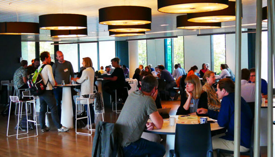 Speed-dating på tvers av fag er ein svært viktig del av søknadsprosessen for dei tverrfaglege forskingsgruppene. (Foto: UiO) Speed-dating på tvers av fag er ein svært viktig del av søknadsprosessen for dei tverrfaglege forskingsgruppene. (Foto: UiO)