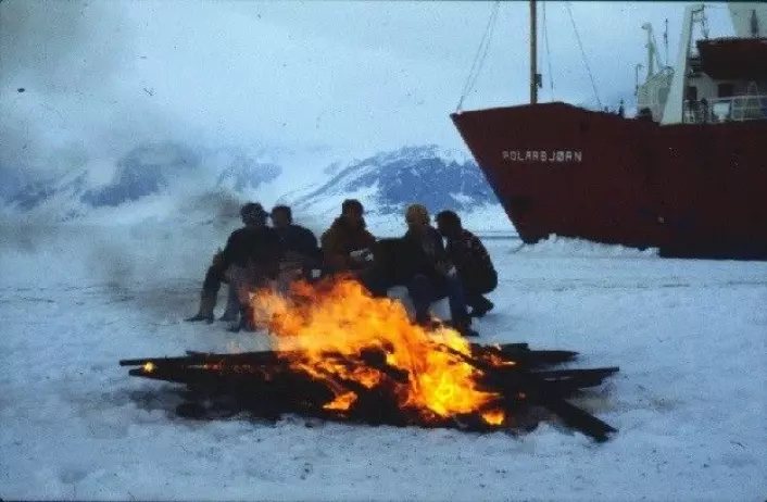 St. Hans fest på tokt med Polarbjørn på isen under NORSEX´79 (Norwegian Remote Sensing Experiment) ledet av Ola M. Johannessen. (Foto: Nansensenteret)