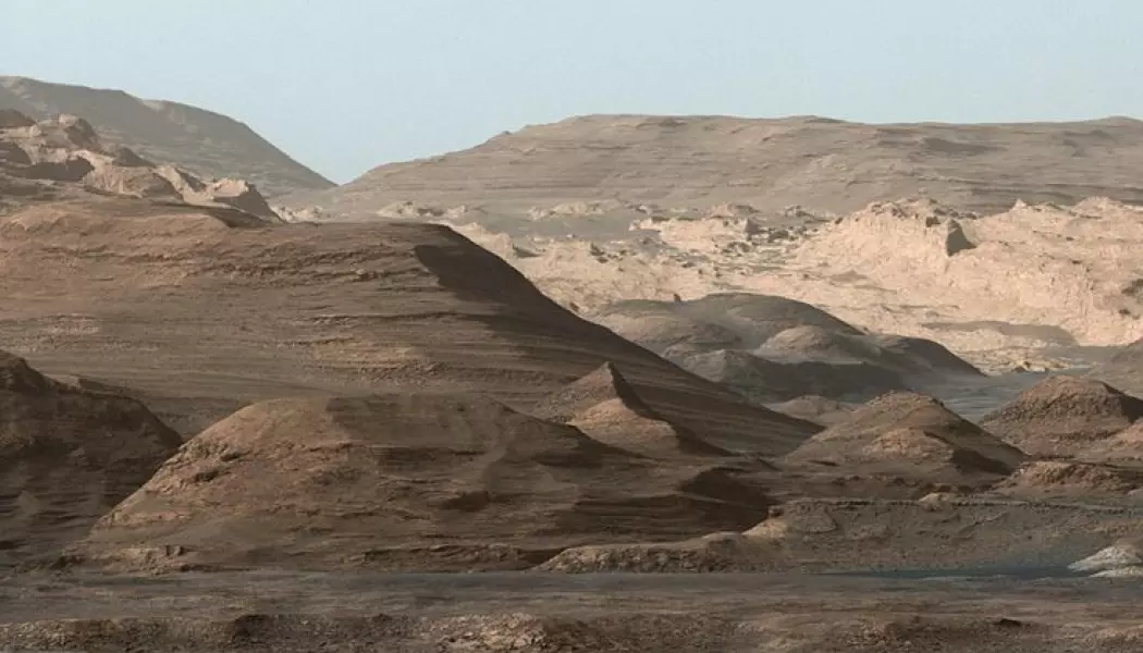 Fjell i Gale-krateret, sett av Curiosity. (Bilde: NASA/JPL)