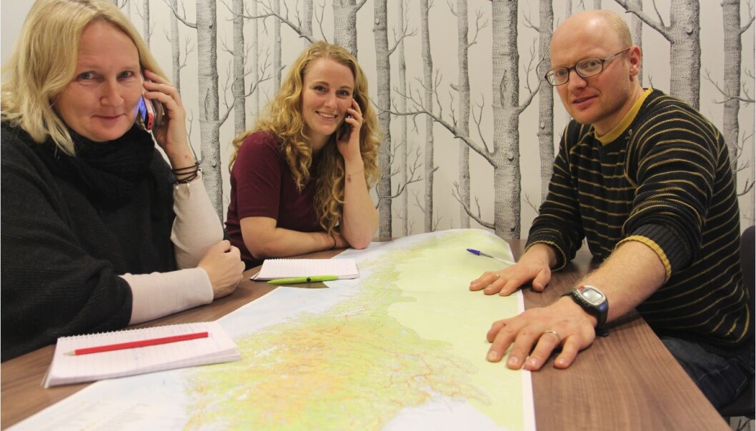 Masterstudentene i naturbasert reiseliv ved NMBU, Ellen Røver Staveland og Gry Thyrrestrup, og NMBU-forsker Stian Stensland. (Foto: Liv R. Bjergene) Masterstudentene i naturbasert reiseliv ved NMBU, Ellen Røver Staveland og Gry Thyrrestrup, og NMBU-forsker Stian Stensland. (Foto: Liv R. Bjergene)