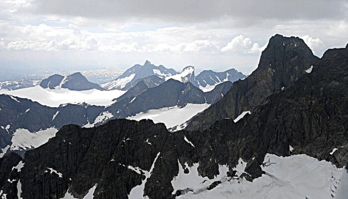 Hurrungane innenfor Årdal i Sogn og Fjordane er kanskje Norges mest dramatiske fjell. (Foto: Arne Martin Güettler, CC BY-SA 4.0) Hurrungane innenfor Årdal i Sogn og Fjordane er kanskje Norges mest dramatiske fjell. (Foto: Arne Martin Güettler, CC BY-SA 4.0)