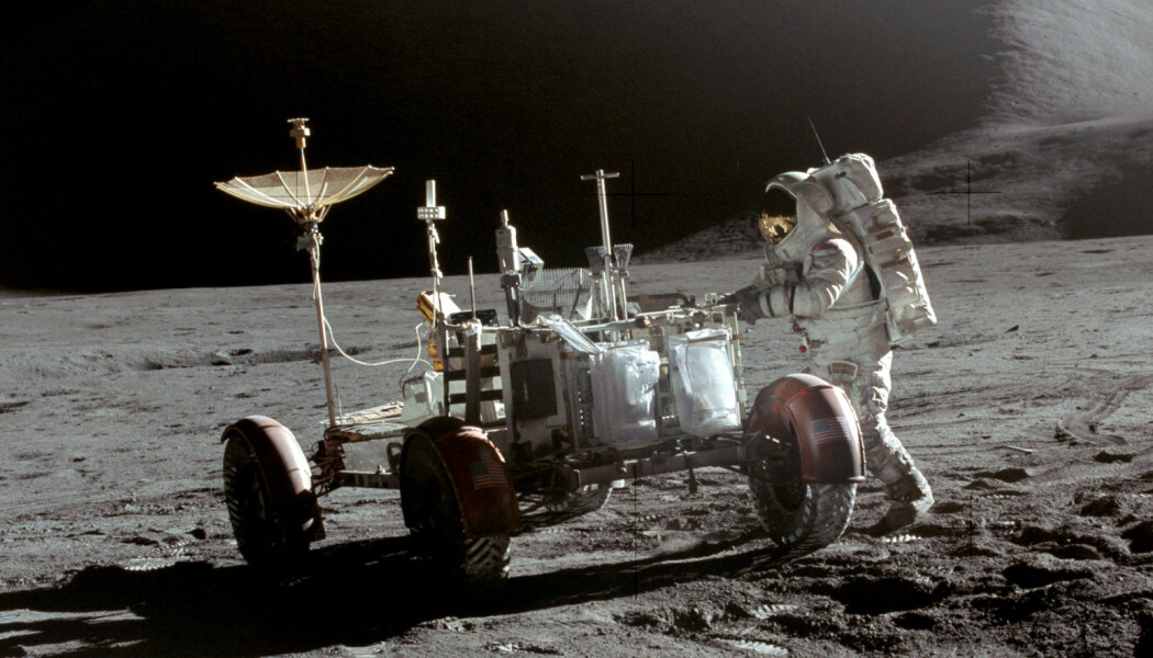 En av månebilene som står igjen på månen. Dette bildet er fra Apollo 15-oppdraget i 1971. (Bilde: NASA/David Scott) En av månebilene som står igjen på månen. Dette bildet er fra Apollo 15-oppdraget i 1971. (Bilde: NASA/David Scott)