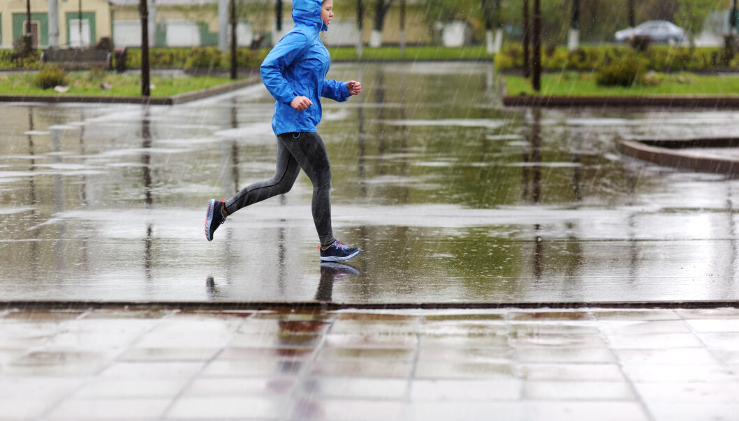 En regnværsdag kan gjøre at mange dropper joggeturen, men kan det være bedre å løpe når det regner? (Illustrasjonsfoto: LMproduction / Shutterstock / NTB scanpix) En regnværsdag kan gjøre at mange dropper joggeturen, men kan det være bedre å løpe når det regner? (Illustrasjonsfoto: LMproduction / Shutterstock / NTB scanpix)