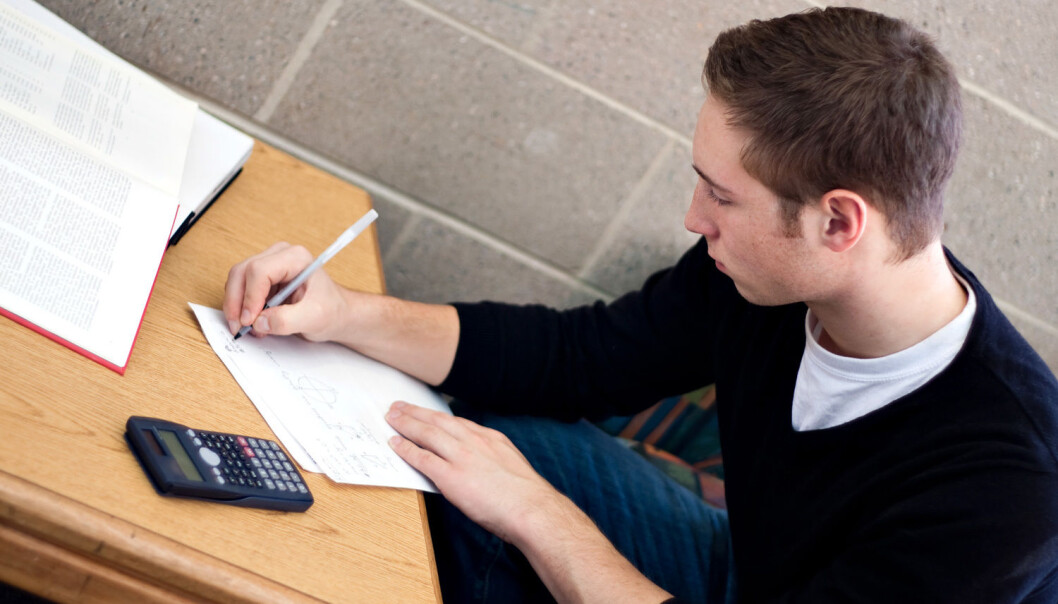 Ny studie tyder på at det er mulig å trene opp spesielle matematiske ferdigheter – og personer i slutten av 20-årene lærer dem raskere enn personer i tenårene. (Foto: Arena Creative / Shutterstock / NTB scanpix) Ny studie tyder på at det er mulig å trene opp spesielle matematiske ferdigheter – og personer i slutten av 20-årene lærer dem raskere enn personer i tenårene. (Foto: Arena Creative / Shutterstock / NTB scanpix)