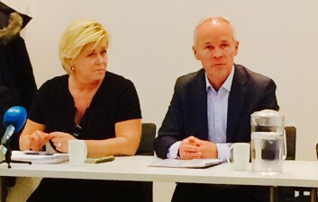 - Vi må lytte til boligaktørene for å finne ut hvilke flere tiltak vi eventuelt skal sette inn mot den sterke boligpris- og låneveksten, sa finansministeren. Kommunalminister Jan Tore Sanner har tro på at forenklede byggeforskrifter vil øke boligbyggingen og dermed balansere etterspørselen. (Foto: Anne Lise Stranden/forskning.no) - Vi må lytte til boligaktørene for å finne ut hvilke flere tiltak vi eventuelt skal sette inn mot den sterke boligpris- og låneveksten, sa finansministeren. Kommunalminister Jan Tore Sanner har tro på at forenklede byggeforskrifter vil øke boligbyggingen og dermed balansere etterspørselen. (Foto: Anne Lise Stranden/forskning.no)