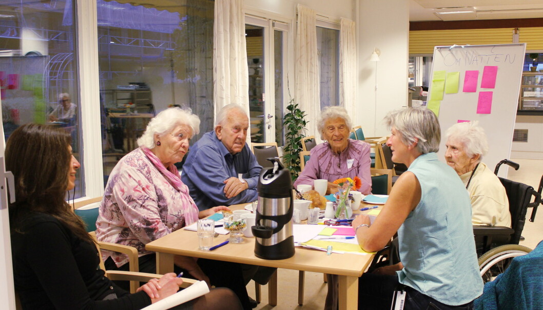 Brukere møter forskere på dialogkafé på Ullern høsten 2016. (Foto: Privat) Brukere møter forskere på dialogkafé på Ullern høsten 2016. (Foto: Privat)