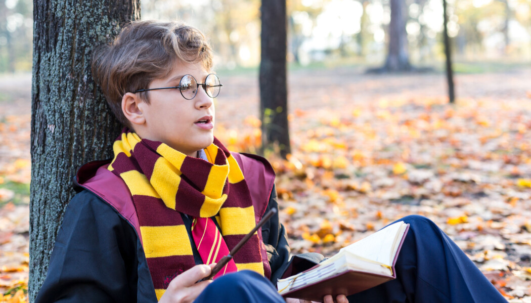 Harry Potter-bøkene av J.K. Rowling er eit døme på fantastisk litteratur for barn. God fantastisk litteratur tek opp samfunnsutfordringar, men utan å gi ei einsidig framstilling av dei, ifølgje forskar. (Illustrasjonsfoto: Chekyravaa / Shutterstock / NTB scanpix) Harry Potter-bøkene av J.K. Rowling er eit døme på fantastisk litteratur for barn. God fantastisk litteratur tek opp samfunnsutfordringar, men utan å gi ei einsidig framstilling av dei, ifølgje forskar. (Illustrasjonsfoto: Chekyravaa / Shutterstock / NTB scanpix)