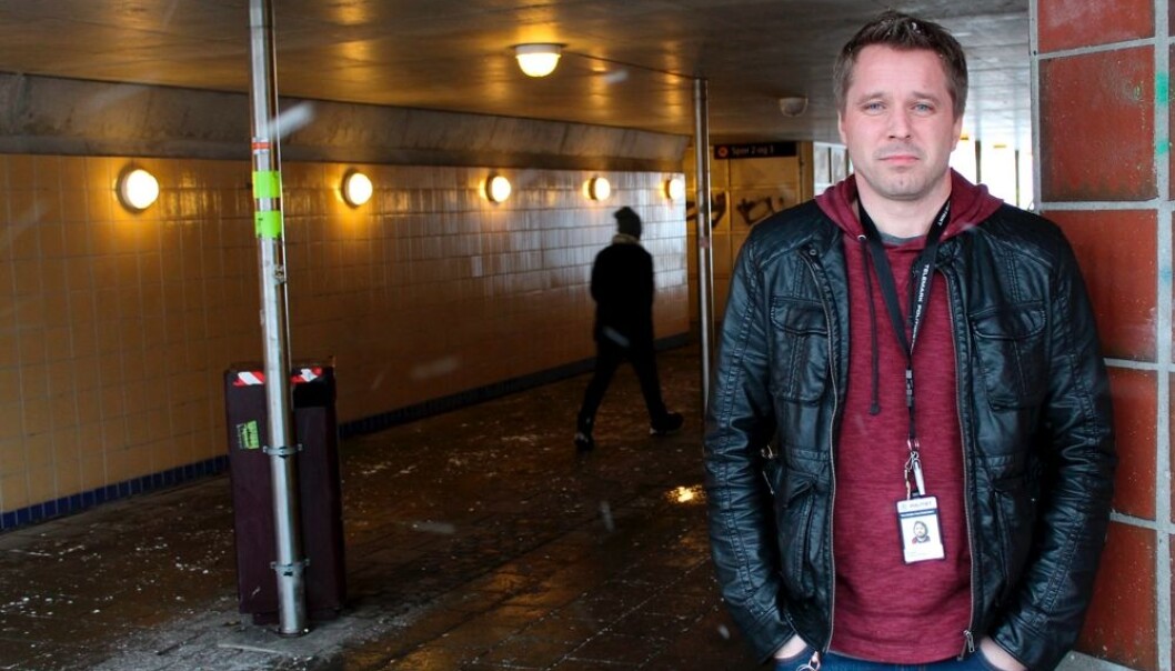 Magnus Bekkevold jobber i Konfliktrådet i Telemark. Han mener at det ikke er likhet for loven for unge lovbrytere i dag. Ungdomskoordinatoren mener at det likevel er mye bra i de nye straffereaksjonene mot ungdom. Når gjerningsperson og offer møtes får ungdommene mulighet for å gjøre opp for seg. (Foto: Andreas B. Karlsen, Porsgrunns Dagblad) Magnus Bekkevold jobber i Konfliktrådet i Telemark. Han mener at det ikke er likhet for loven for unge lovbrytere i dag. Ungdomskoordinatoren mener at det likevel er mye bra i de nye straffereaksjonene mot ungdom. Når gjerningsperson og offer møtes får ungdommene mulighet for å gjøre opp for seg. (Foto: Andreas B. Karlsen, Porsgrunns Dagblad)