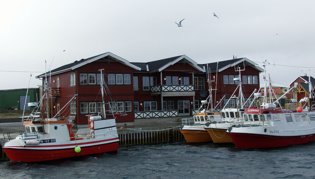 Under lofotfisket ligger fiskebåtene tett. Men over hele landet blir det stadig færre fiskere, og fiskeværene avfolkes. (Foto: Redningsselskapet/Flickr/CC BY-SA 2.0) Under lofotfisket ligger fiskebåtene tett. Men over hele landet blir det stadig færre fiskere, og fiskeværene avfolkes. (Foto: Redningsselskapet/Flickr/CC BY-SA 2.0)