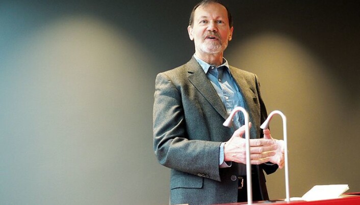 Professor Øyvind Østerud fekk professorat i fredsforsking etter tilråding frå Stein Rokkan. Tilrådinga var den siste teksten Stein Rokkan skreiv, før han døydde. (Foto: Ola Sæther) Professor Øyvind Østerud fekk professorat i fredsforsking etter tilråding frå Stein Rokkan. Tilrådinga var den siste teksten Stein Rokkan skreiv, før han døydde. (Foto: Ola Sæther)