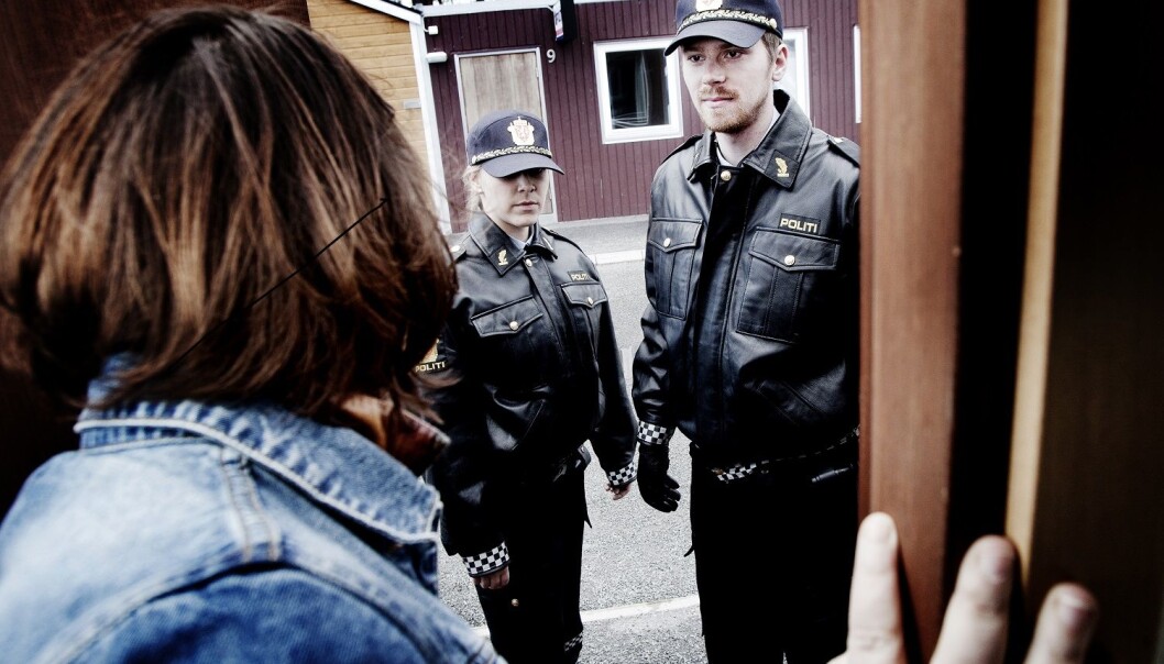 Mye forskning peker på at kontakt av typen «stopp og sjekk» ikke bedrar positivt i forholdet mellom politiet og etniske minoriteter. (Foto: Politihøgskolen) Mye forskning peker på at kontakt av typen «stopp og sjekk» ikke bedrar positivt i forholdet mellom politiet og etniske minoriteter. (Foto: Politihøgskolen)