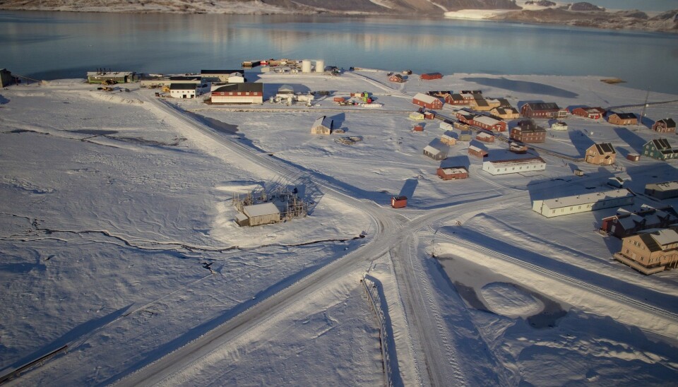 Oversiktsbilde av Ny-Ålesund på Svalbard. Andelen innbyggere på Svalbard sank noe i andre halvår av 2018, men er fortsatt relativt stabilt og det nest høyeste noensinne. (Foto: Are Føli, NTB scanpix)