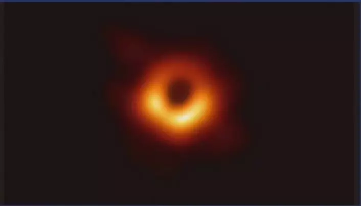 Her er det første bildet av et sort hull