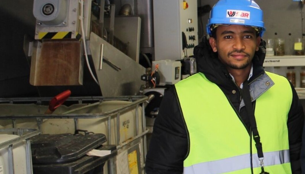 Yonas Zewdu Ayele har vurdert miljørisiko ved boring nord i Barentshavet. Bildet er tatt ved SAR AS sitt anlegg i Hammerfest, der de behandler og håndterer spesial-og boreavfall. (Foto: Abbas Barabadi/UiT) Yonas Zewdu Ayele har vurdert miljørisiko ved boring nord i Barentshavet. Bildet er tatt ved SAR AS sitt anlegg i Hammerfest, der de behandler og håndterer spesial-og boreavfall. (Foto: Abbas Barabadi/UiT)