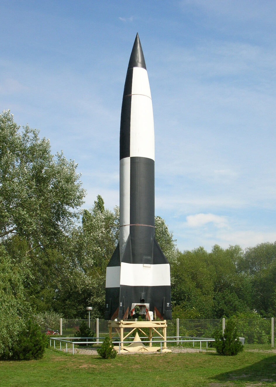 En V2-rakett utstilt ved Peenemünde museum. (Foto: Aelfwine)