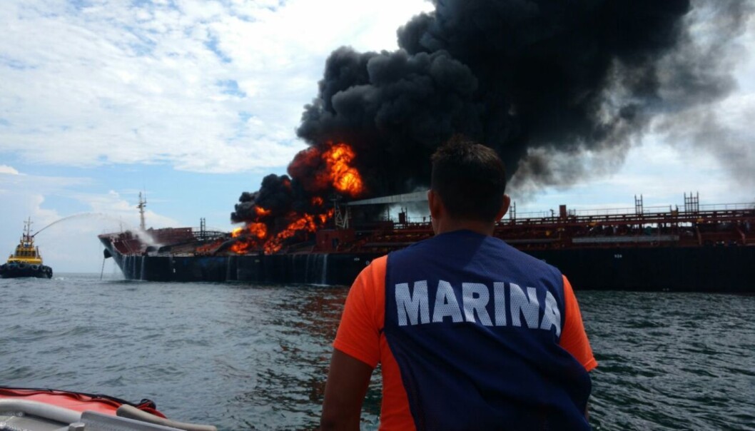 Den 24. september ble det brann på tankskip eid av det meksikanske, statlig eide oljeselskapet PEMEX. AFP PHOTO / Mexican Navy/ HO / NTB scanpix Den 24. september ble det brann på tankskip eid av det meksikanske, statlig eide oljeselskapet PEMEX. AFP PHOTO / Mexican Navy/ HO / NTB scanpix