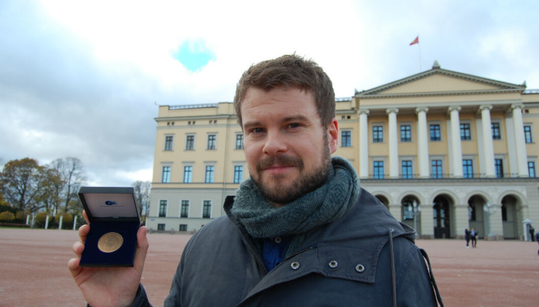 Postdoktor Tore Wig med Gullmedaljen. (Foto: Hanne Iglebæk Christensen) Postdoktor Tore Wig med Gullmedaljen. (Foto: Hanne Iglebæk Christensen)