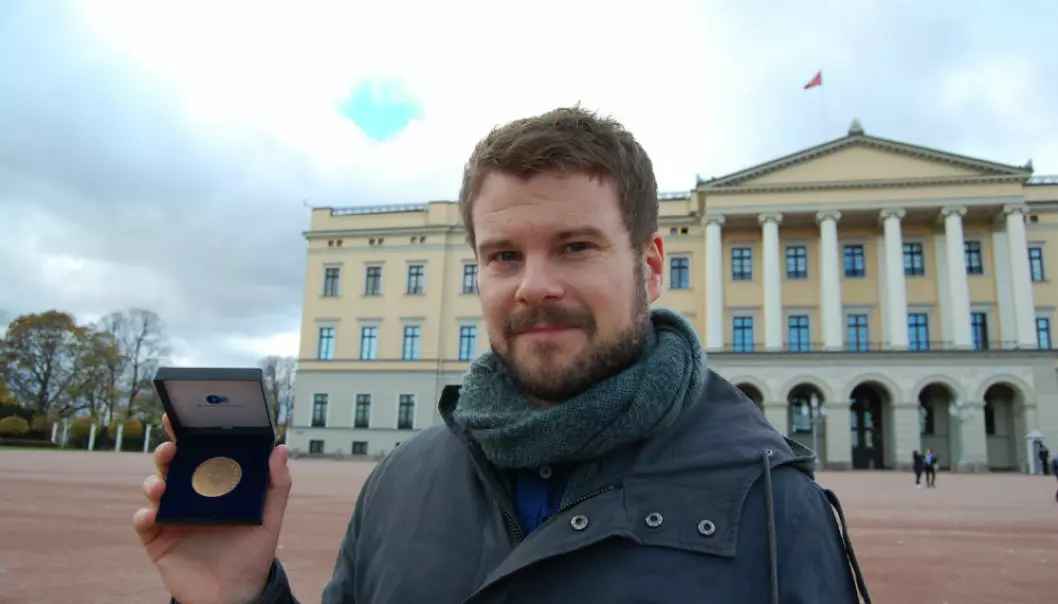 Postdoktor Tore Wig med Gullmedaljen. (Foto: Hanne Iglebæk Christensen)