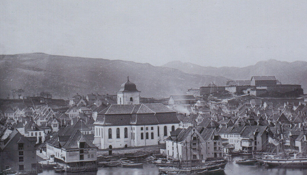 Bilde frå Bergen i slutten av 1860-åra. (Foto: K. Knudsen, Billedsamlinga, UB Bergen.) Bilde frå Bergen i slutten av 1860-åra. (Foto: K. Knudsen, Billedsamlinga, UB Bergen.)