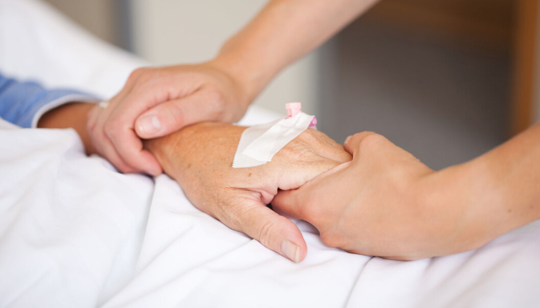 Omtrent hver tredje person som er rammet av hjerneslag får talevansker. Tilbudet som møter dem i etterkant er ikke godt nok, ifølge artikkelforfatterne. (Foto: Shutterstock / NTB Scanpix) Omtrent hver tredje person som er rammet av hjerneslag får talevansker. Tilbudet som møter dem i etterkant er ikke godt nok, ifølge artikkelforfatterne. (Foto: Shutterstock / NTB Scanpix)