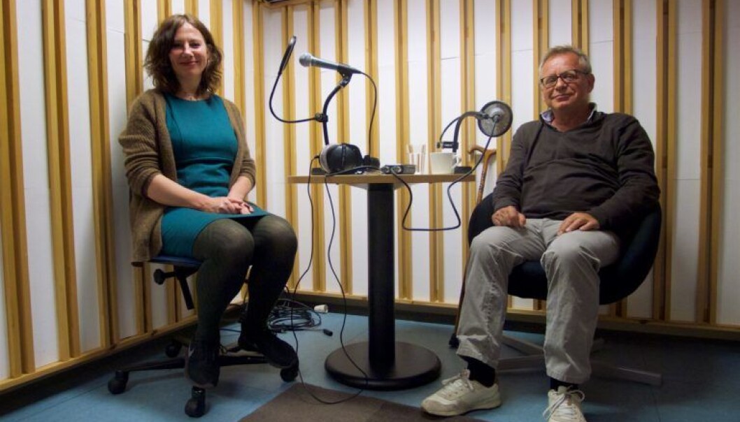Jostein Gripsrud i samtale med journalist Hilde Kvalvaag om innvandringsdebatten i de skandinaviske landene. Danskene har hatt den mest voldsomme debatten, men i Sverige sprekker «meningskorridoren» og Sverigedemokratene slipper til med islamkritikk i mediene. (Foto: Walter Wehus, UiB) Jostein Gripsrud i samtale med journalist Hilde Kvalvaag om innvandringsdebatten i de skandinaviske landene. Danskene har hatt den mest voldsomme debatten, men i Sverige sprekker «meningskorridoren» og Sverigedemokratene slipper til med islamkritikk i mediene. (Foto: Walter Wehus, UiB)
