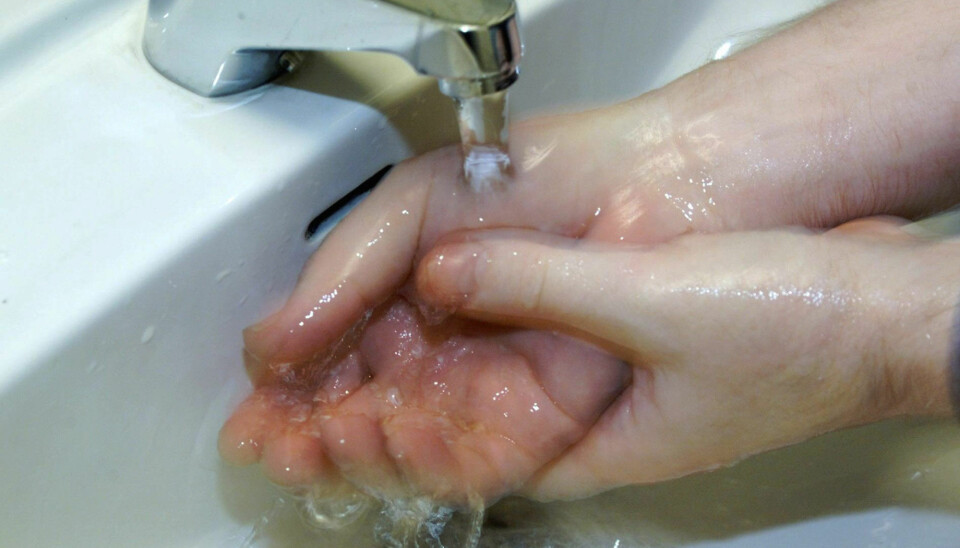 Ozon kan tilsettes springvann, og nå viser en norsk studie at dette er like desinfiserende som å vaske hender i håndsprit. (Foto: NTB/Scanpix)