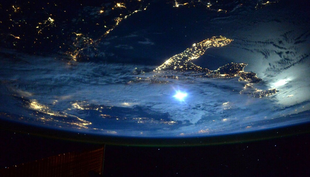 Kelly tvitret dette bildet av Italia i månelys med emneknaggen #BuonaNotte. (Foto: NASA) Kelly tvitret dette bildet av Italia i månelys med emneknaggen #BuonaNotte. (Foto: NASA)