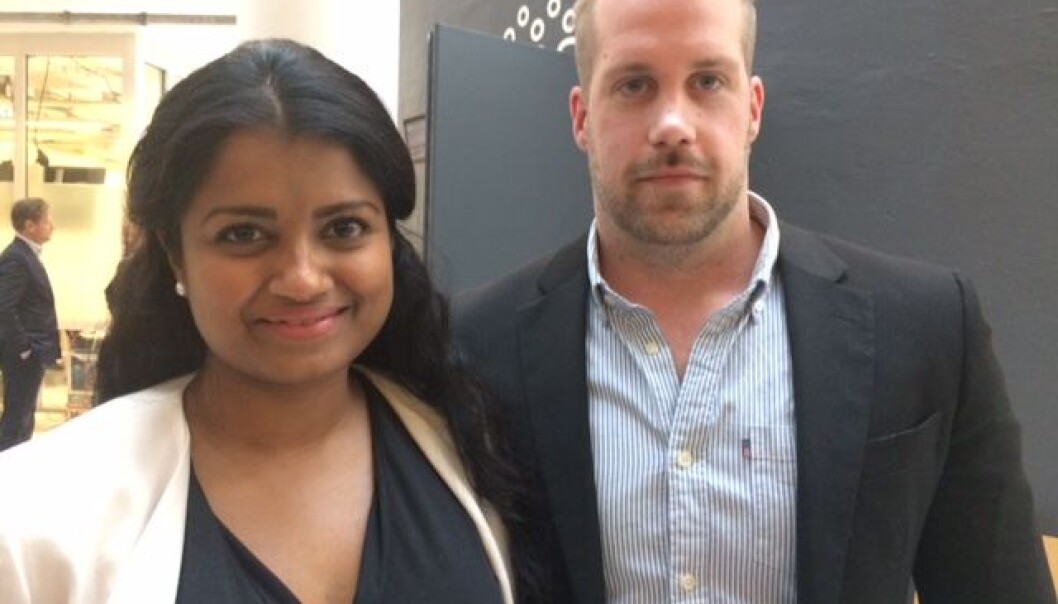Lavanya Thiruchelvam-Kyle og Krister Andersson er to av forskerspirene fra UiO som vil delta på helseinnovatørskolen i Oslo som ble lansert i dag. Målet med skolen er å lære forskere hvordan de kan kommersialisere sine funn. Lavanya forsker på naturlige drapsceller som tar knekken på kreft og Krister forsker mus som løper på tredemølle for å finne ut hvordan fysisk aktivitet beskytter hjernen mot blant annet demens. (Foto: Anne Lise Stranden/forskning.no) Lavanya Thiruchelvam-Kyle og Krister Andersson er to av forskerspirene fra UiO som vil delta på helseinnovatørskolen i Oslo som ble lansert i dag. Målet med skolen er å lære forskere hvordan de kan kommersialisere sine funn. Lavanya forsker på naturlige drapsceller som tar knekken på kreft og Krister forsker mus som løper på tredemølle for å finne ut hvordan fysisk aktivitet beskytter hjernen mot blant annet demens. (Foto: Anne Lise Stranden/forskning.no)