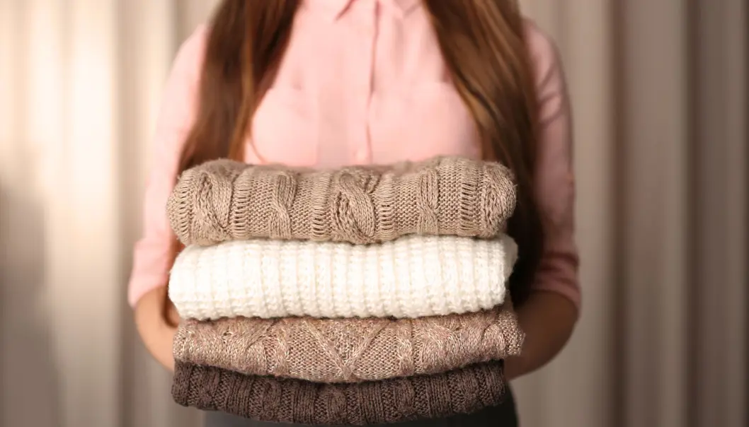 - Ull kan som andre naturfiber blandes med syntetiske fiber. Dette er en av de få tingene norske forbrukere har krav på å få vite gjennom fibermerkingen, skriver artikkelforfatterne. (Foto: Africa Studio / Shutterstock / NTB scanpix)