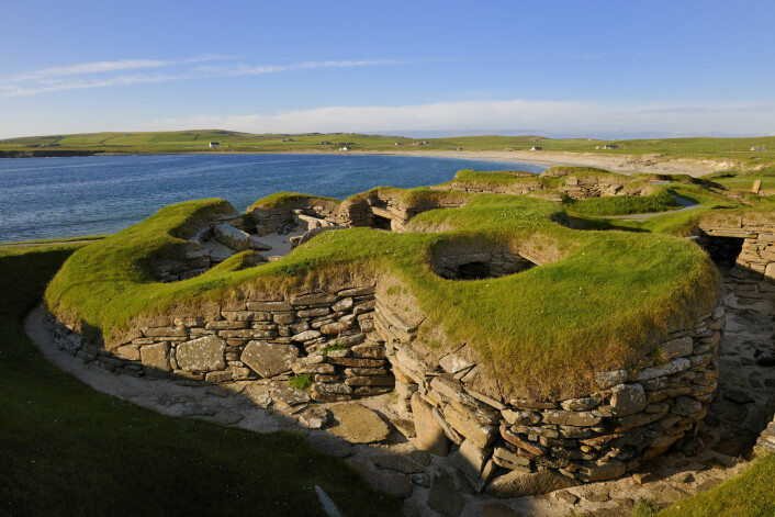 Bosetningen Skara Brae består av åtte steinhus og forskerne tror at mellom 50 og 100 mennesker bodde her av gangen. (Foto: Rieger Bertrand, Hemis.fr, NTB scanpix)