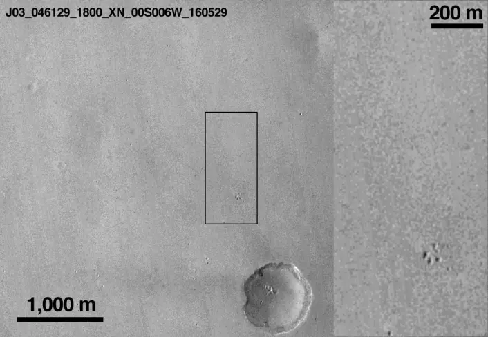 Slik så landingsområdet til Schiaparelli på Mars i mai 2016, her sett av den amerikanske banesonden Mars Reconnaisance Orbiter. (Foto: NASA/JPL-Caltech/MSSS)