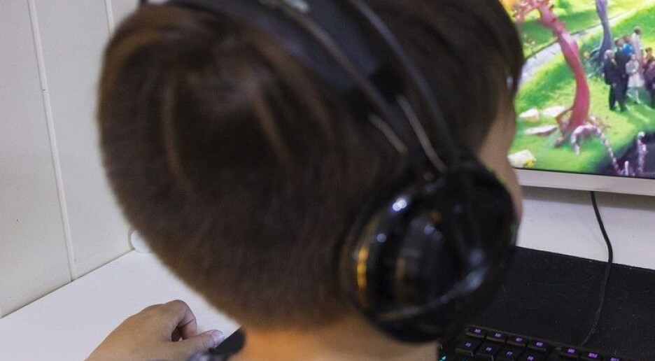 Færre ser TV og leser papiraviser – mer tid går med til dataspill og internett