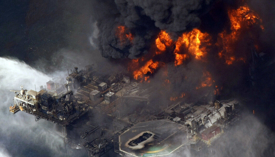 Hvis man vil unngå storulykker holder det ikke med tradisjonell økonomisk tenkning. Her Deepwater Horizon i 2010. (Foto: Gerald Herbert / NTB scanpix) Hvis man vil unngå storulykker holder det ikke med tradisjonell økonomisk tenkning. Her Deepwater Horizon i 2010. (Foto: Gerald Herbert / NTB scanpix)