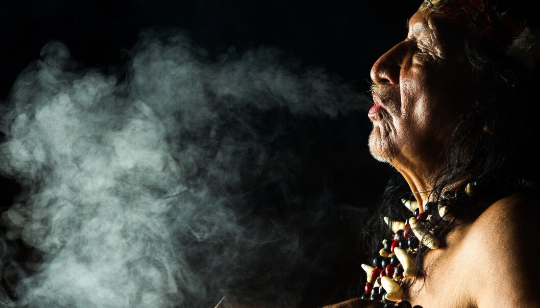 Vestlige spirituelt søkende reiser i horder til Peru og inn i Amazonas, skriver Erik Tunstad. På bildet ser du en sjaman fra Ecuador under et ayahuasca-rituale. (Foto: Ammit Jack, Shutterstock, NTB scanpix) Vestlige spirituelt søkende reiser i horder til Peru og inn i Amazonas, skriver Erik Tunstad. På bildet ser du en sjaman fra Ecuador under et ayahuasca-rituale. (Foto: Ammit Jack, Shutterstock, NTB scanpix)