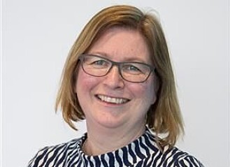 Professor Elisabet Ljunggren ved Nord universitet påpeker at menn generelt blir favorisert av både kvinner og menn i jobbsøknader, og at studien mangler dette kjønnsperspektivet. (Foto: Nord Universitet). Professor Elisabet Ljunggren ved Nord universitet påpeker at menn generelt blir favorisert av både kvinner og menn i jobbsøknader, og at studien mangler dette kjønnsperspektivet. (Foto: Nord Universitet).