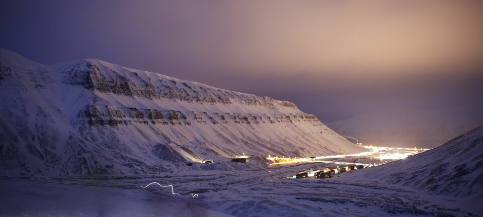 I et av Sintefs fremtidsbilder bidrar Svalbard selv med noe kraftproduksjon ved å lage solcellestrøm sommerstid. Når vintermørket siger på, vil mer og mer strøm bli lagd av hydrogen fra fastlandet.  (Foto: Ivar Ekseth, NTB Scanpix)