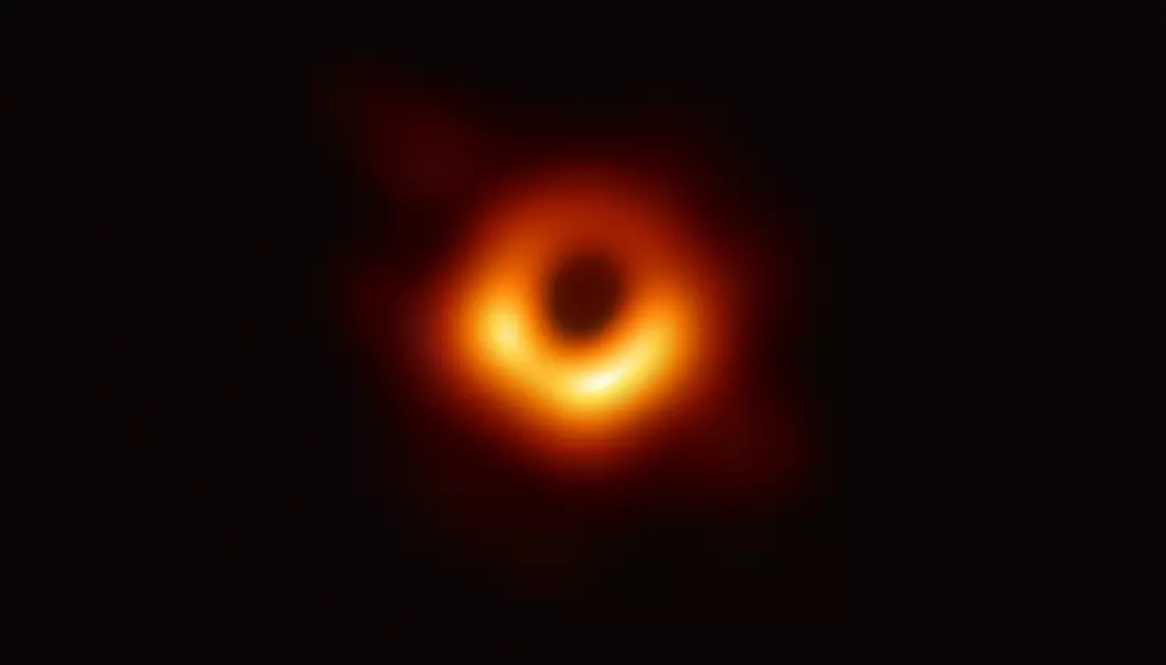 Det første bildet av det svarte hullet i sentrum av galaksen Messier 87. (Foto: EHT Collaboration)