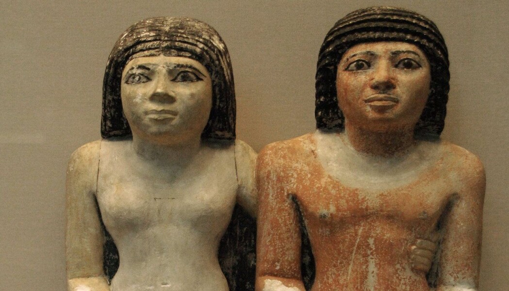 Kongelige kvinner i Det gamle riket i Egypt var med på å bestemme politiske beslutninger, bygge allianser og utvide eller forsvare territorium. Her ser du en statue av den kongelige Kaitep (til høyre) og hans kone Hetepheres. (Foto: Prisma, NTB scanpix) Kongelige kvinner i Det gamle riket i Egypt var med på å bestemme politiske beslutninger, bygge allianser og utvide eller forsvare territorium. Her ser du en statue av den kongelige Kaitep (til høyre) og hans kone Hetepheres. (Foto: Prisma, NTB scanpix)