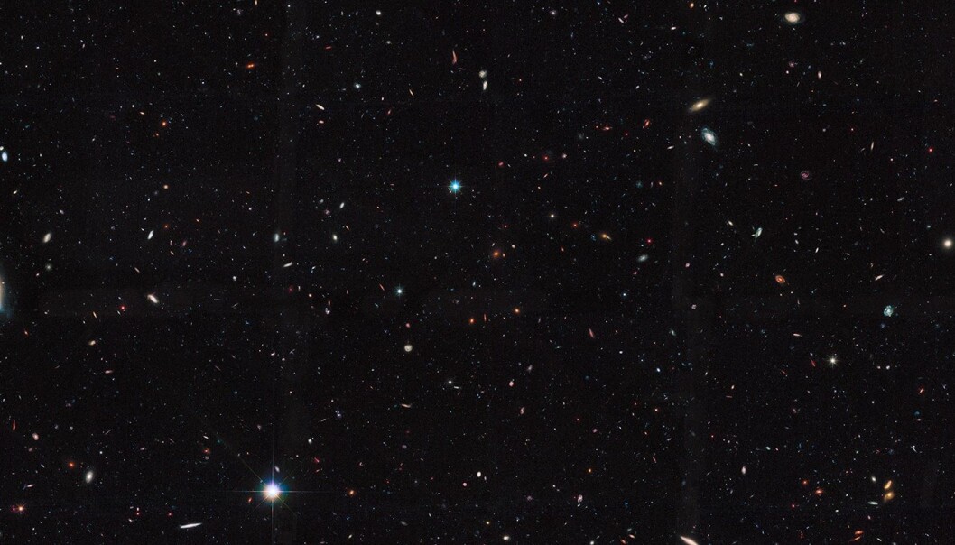 Et utdrag av et Hubble-bilde som viser ufattelig mange galakser. Hvert eneste lyspunkt er en galakse, og hver galakse har milliarder av stjerner i seg. (Foto: NASA/ESA/GOODS/M. Giavalisco) Et utdrag av et Hubble-bilde som viser ufattelig mange galakser. Hvert eneste lyspunkt er en galakse, og hver galakse har milliarder av stjerner i seg. (Foto: NASA/ESA/GOODS/M. Giavalisco)