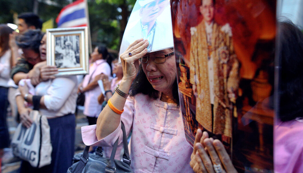 Mange thailendere er i dyp sorg etter at kong Bhumibol døde torsdag. (Foto: Athit Perawongmetha / Reuters / NTB scanpix) Mange thailendere er i dyp sorg etter at kong Bhumibol døde torsdag. (Foto: Athit Perawongmetha / Reuters / NTB scanpix)